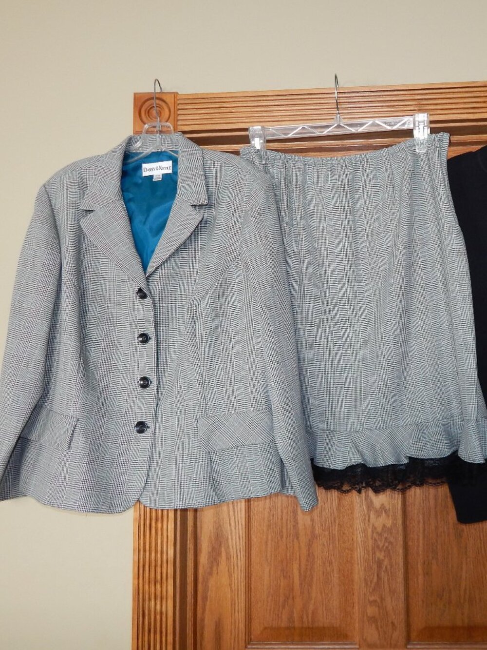 Plus Size Women's 20W DANNY & NICOLE Black White Plaid Skirt Suit Set - Picture 3 of 7